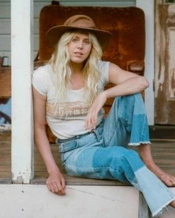 Promo ๐ BILLABONG Wrangler Hey Honey T-Shirt WHITE CAP ๐